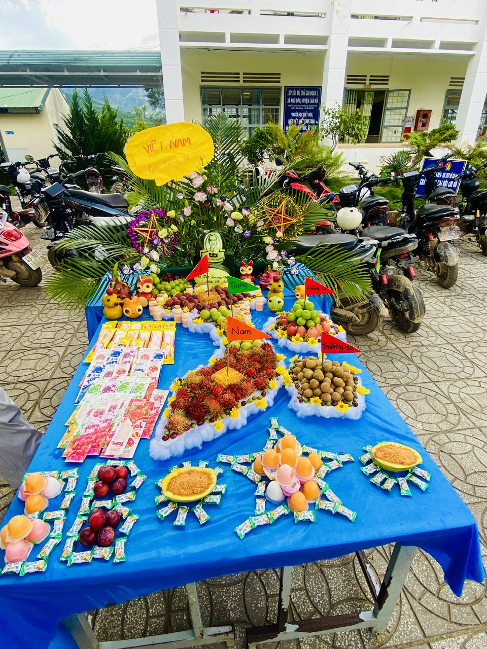 Hoạt động làm mâm quả tết trung thu