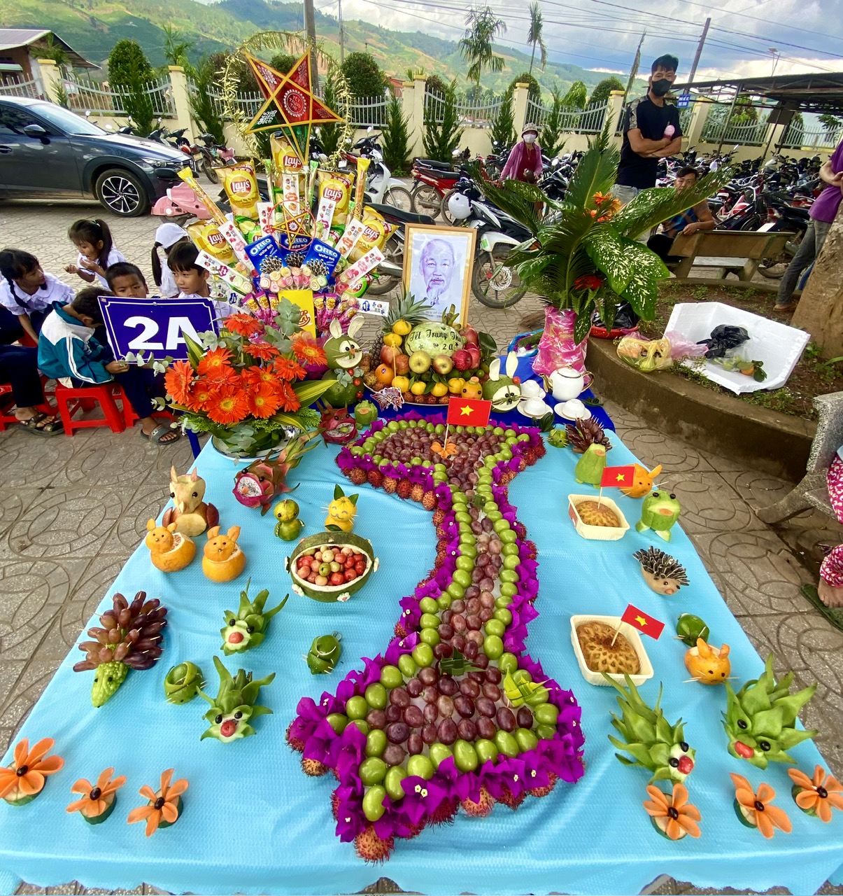 Hoạt động làm mâm quả tết trung thu