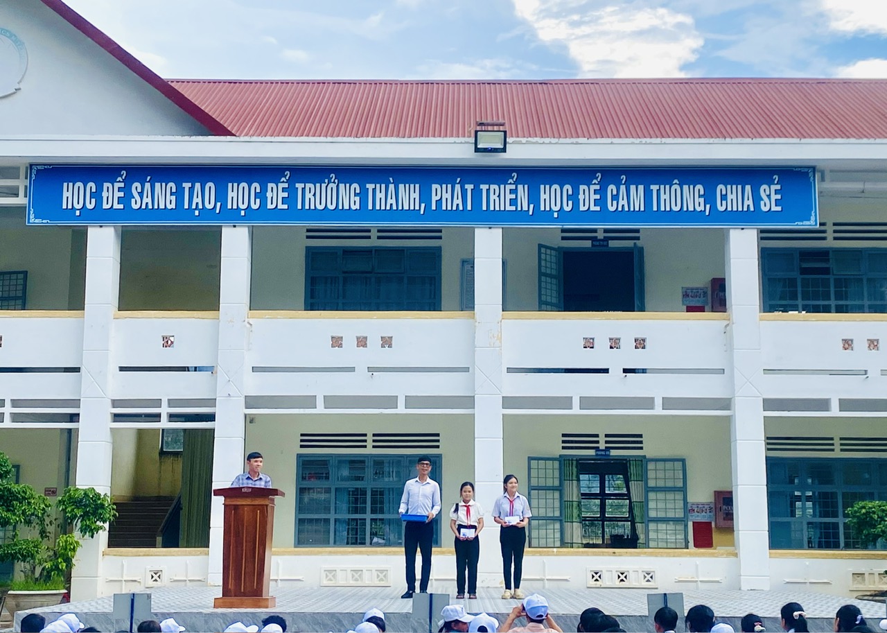 Hoạt động làm mâm quả tết trung thu