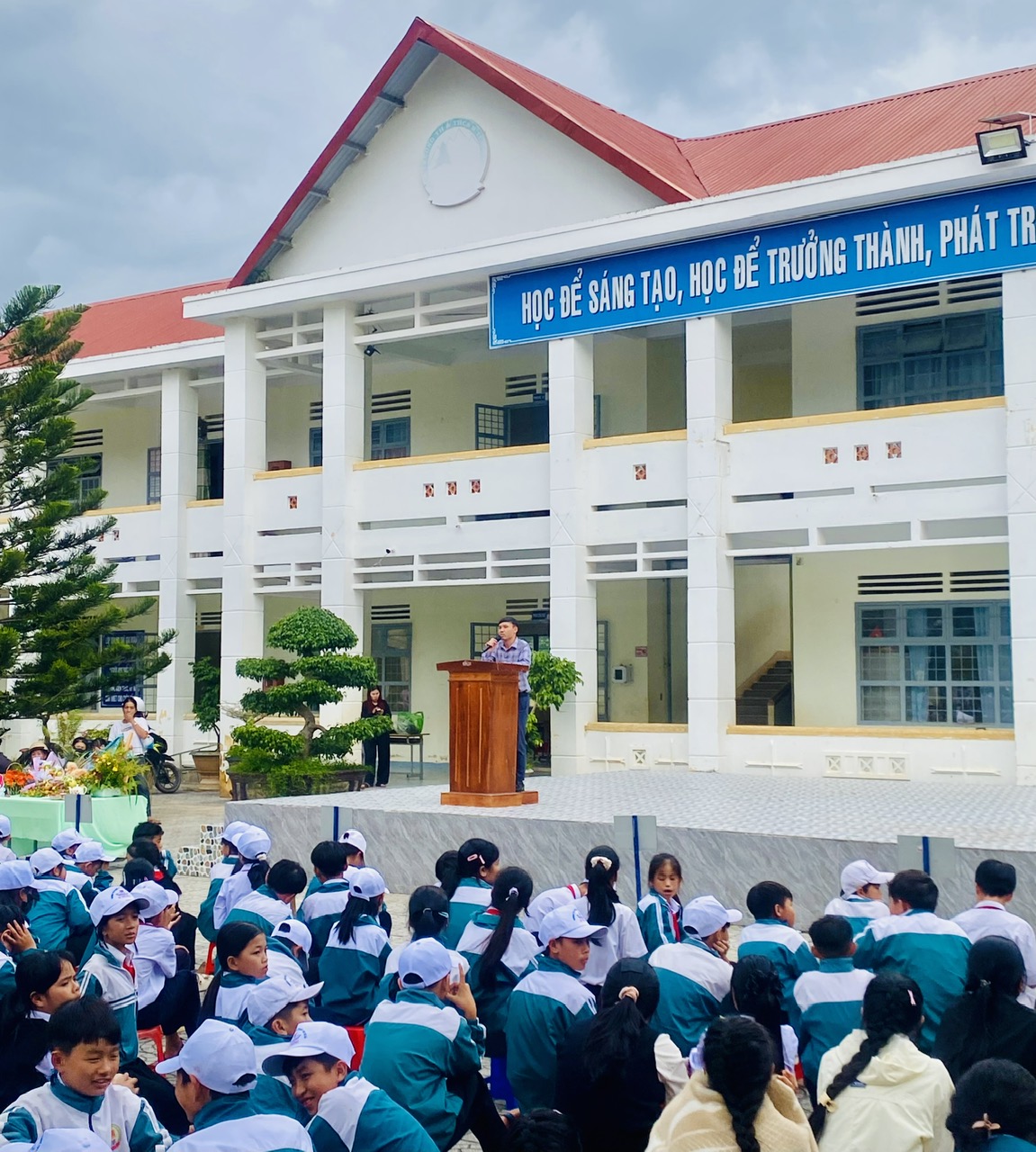 Hoạt động làm mâm quả tết trung thu