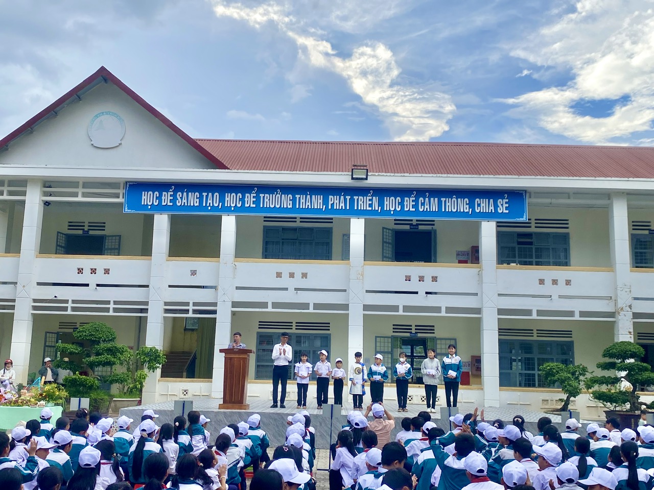 Hoạt động làm mâm quả tết trung thu